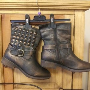 Gold metallic flat boots